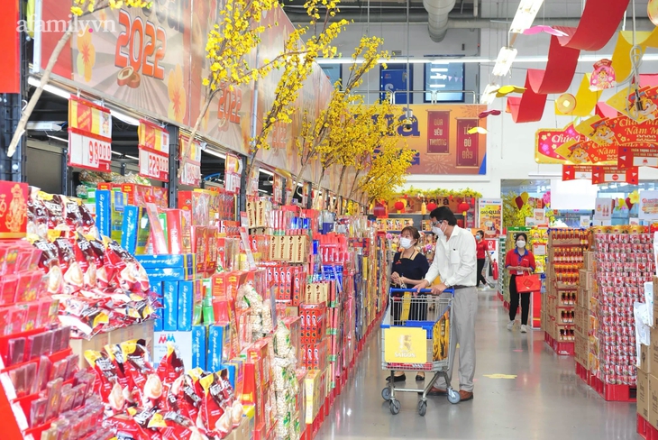 TPHCM thành lập 35 đoàn thanh kiểm tra thực phẩm phục vụ Tết Nguyên đán, xử lý nghiêm vi phạm về giá - Ảnh 2. TPHCM thành lập 35 đoàn thanh kiểm tra thực phẩm phục vụ Tết Nguyên đán, xử lý nghiêm vi phạm về giá - Ảnh 2.