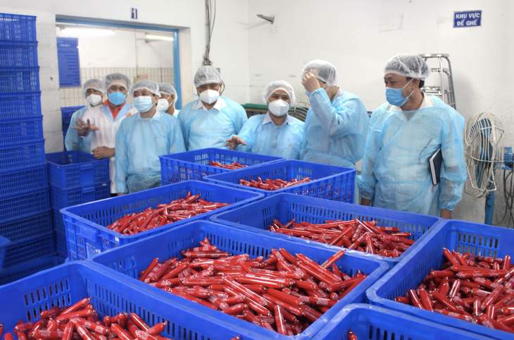 TPHCM thành lập 35 đoàn thanh kiểm tra thực phẩm phục vụ Tết Nguyên đán, xử lý nghiêm vi phạm về giá - Ảnh 1. TPHCM thành lập 35 đoàn thanh kiểm tra thực phẩm phục vụ Tết Nguyên đán, xử lý nghiêm vi phạm về giá - Ảnh 1.