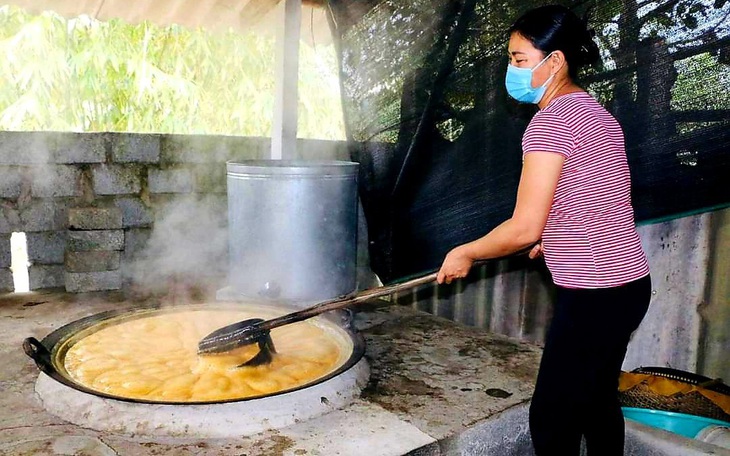 Làng mật mía rộn ràng vào mùa Tết
