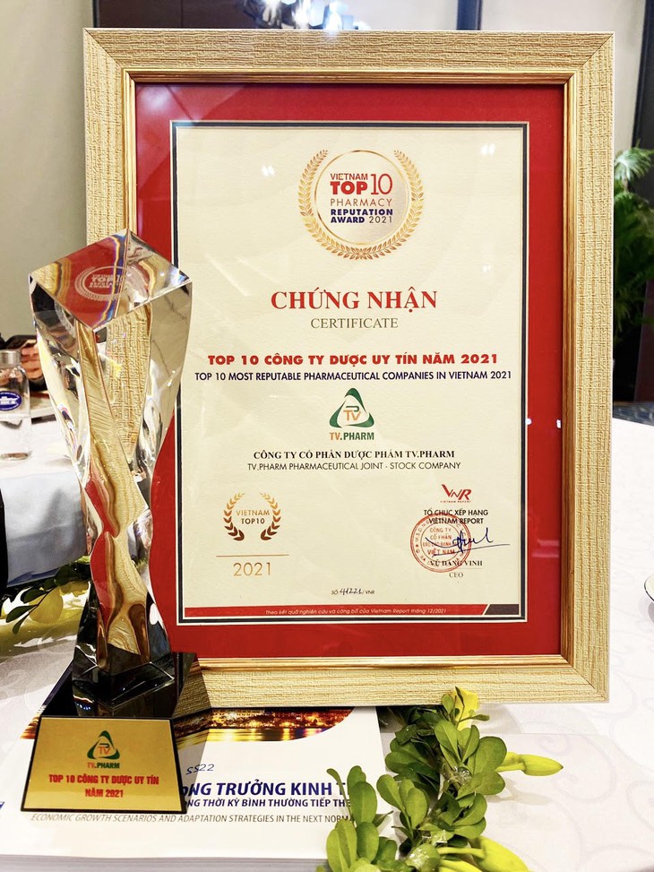 Công ty Dược phẩm TV. Pharm đón nhận  Cup vinh danh "Top 10 Công ty Dược Việt Nam uy tín năm 2021" - Ảnh 2.