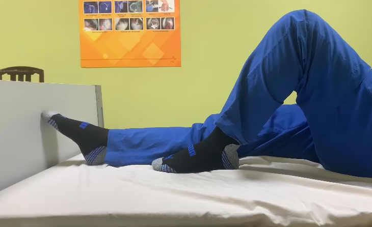 10 bài tập cho người bong gân cổ chân tại nhà mùa COVID-19 - Ảnh 1.