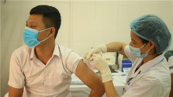 Sáng 2/5: Người mắc COVID-19 sau tiêm vaccine mũi 3 sẽ tiêm mũi 4 khi nào? - Ảnh 1. Sáng 2/5: Người mắc COVID-19 sau tiêm vaccine mũi 3 sẽ tiêm mũi 4 khi nào? - Ảnh 1.