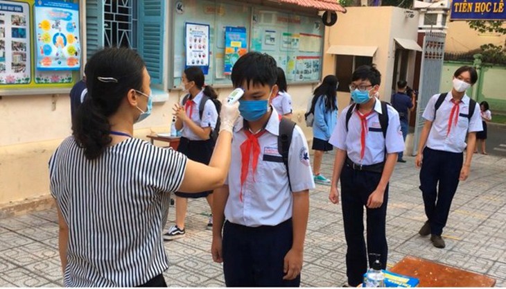 Thủ tướng yêu cầu thống nhất có lộ trình cụ thể mở cửa lại trường học trên toàn quốc - Ảnh 2. Thủ tướng yêu cầu thống nhất có lộ trình cụ thể mở cửa lại trường học trên toàn quốc - Ảnh 2.