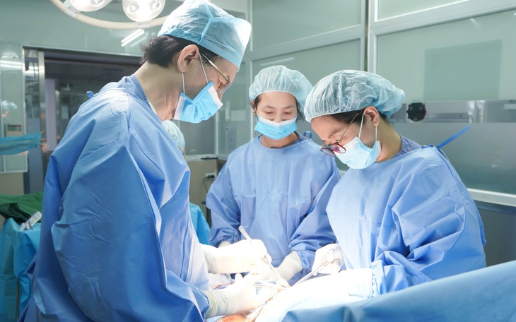 Cứu sống sản phụ bị băng huyết do rối loạn đông máu và đờ tử cung sau sinh