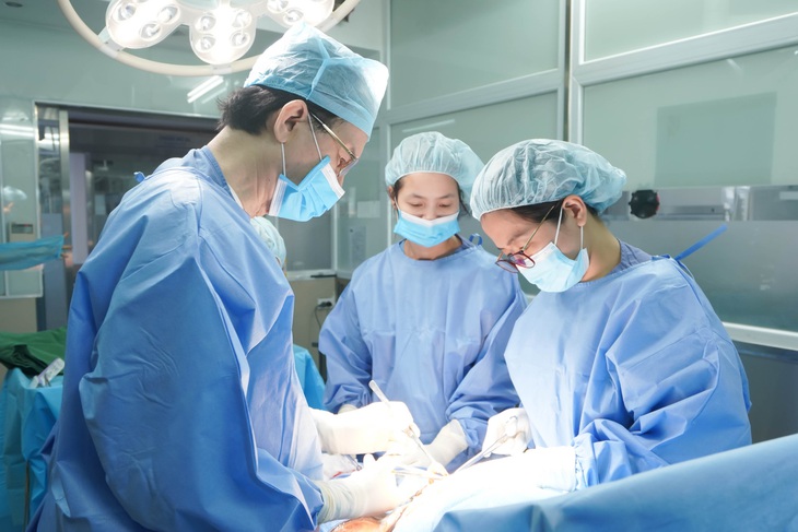 Cứu sống sản phụ bị băng huyết do rối loạn đông máu và đờ tử cung sau sinh - Ảnh 2. Cứu sống sản phụ bị băng huyết do rối loạn đông máu và đờ tử cung sau sinh - Ảnh 2.