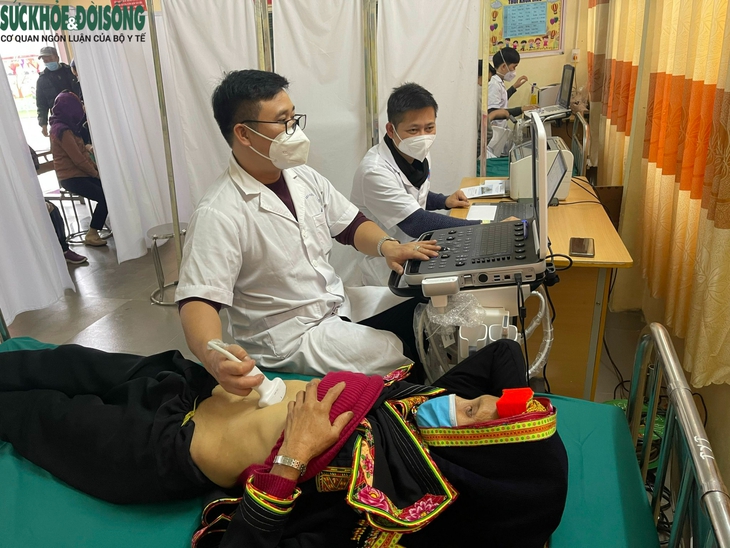 Mang Tết ấm đến với hộ nghèo, gia đình khó khăn vùng cao - Ảnh 8. Mang Tết ấm đến với hộ nghèo, gia đình khó khăn vùng cao - Ảnh 8.