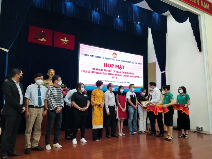 Tri ân các nhóm thiện nguyện trong công tác phòng chống dịch - Ảnh 1.