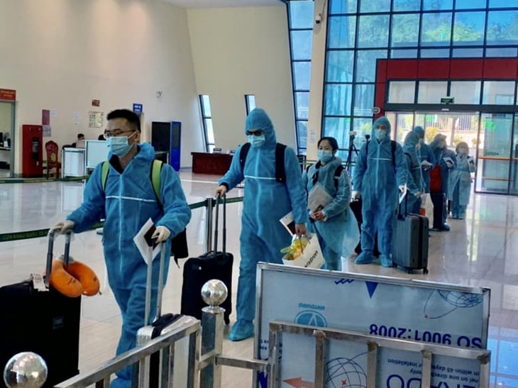 Tạo điều kiện nhập cảnh đối với người nước ngoài, người Việt Nam cùng thân nhân về nước - Ảnh 2.