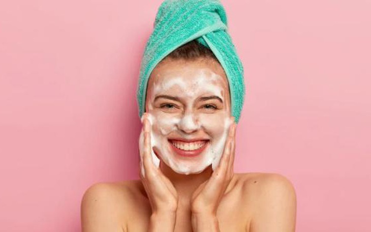 Cô dâu không cần đến tiệm chăm sóc da vì đã có... spa tại nhà