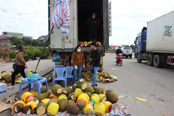 Quảng Ninh: Cận cảnh những chuyến xe "giải phóng" Mít Thái ở vùng biên - Ảnh 2.