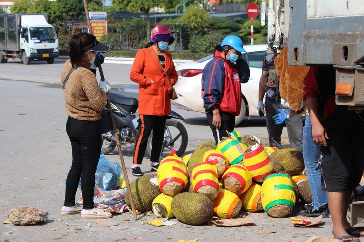 Quảng Ninh: Cận cảnh những chuyến xe "giải phóng" Mít Thái ở vùng biên - Ảnh 9.