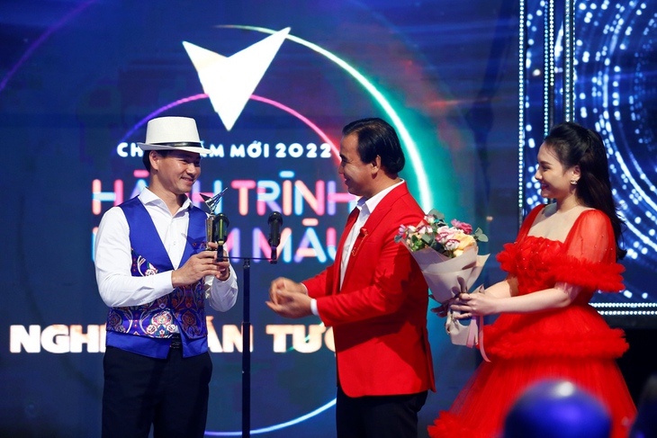 ‘Nam Tào’ Xuân Bắc được vinh danh Nghệ sĩ ấn tượng - Ảnh 2.