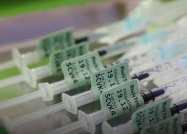 FDA có thể cấp phép vaccine Pfizer ngừa COVID-19 cho trẻ em dưới 5 tuổi trong tháng tới - Ảnh 1.