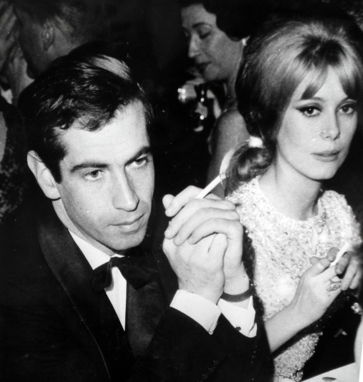 Góc khuất showbiz: Catherine Deneuve, 2 phu quân và 1 người tình của huyền thoại màn bạc Pháp - Ảnh 2.