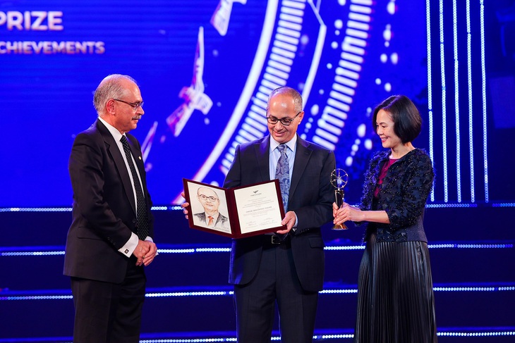 VinFuture công bố chủ nhân các giải thưởng phụng sự nhân loại năm 2021 - Ảnh 3.