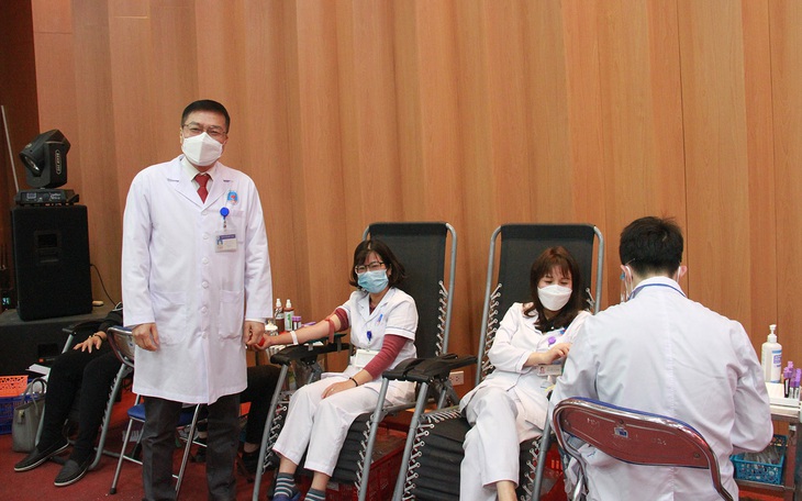 150 thầy thuốc hiến máu cứu người ngày giáp Tết