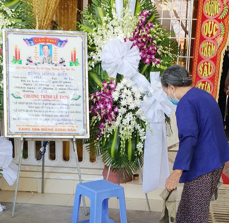Vụ con gái đầu độc cha rồi đắp xi măng phi tang: Người thân, hàng xóm sốc vì người cha rất thương con - Ảnh 1.