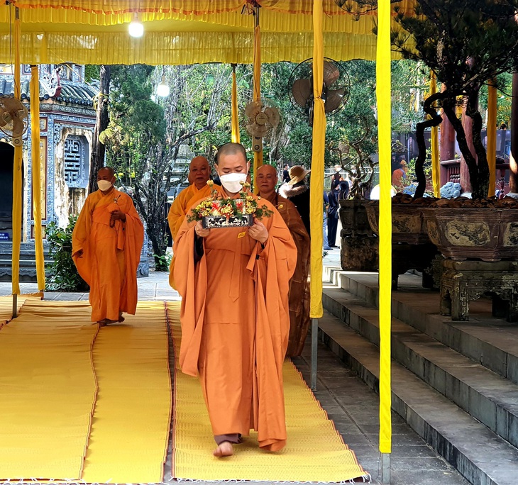Ảnh: Xúc động Lễ nhập kim quan Thiền sư Thích Nhất Hạnh - Ảnh 2.