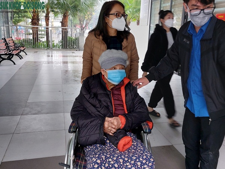 Nhiều phường trên địa bàn TP Hà Nội đẩy nhanh tốc độ tiêm mũi 3 để người dân an toàn đón Tết - Ảnh 8.