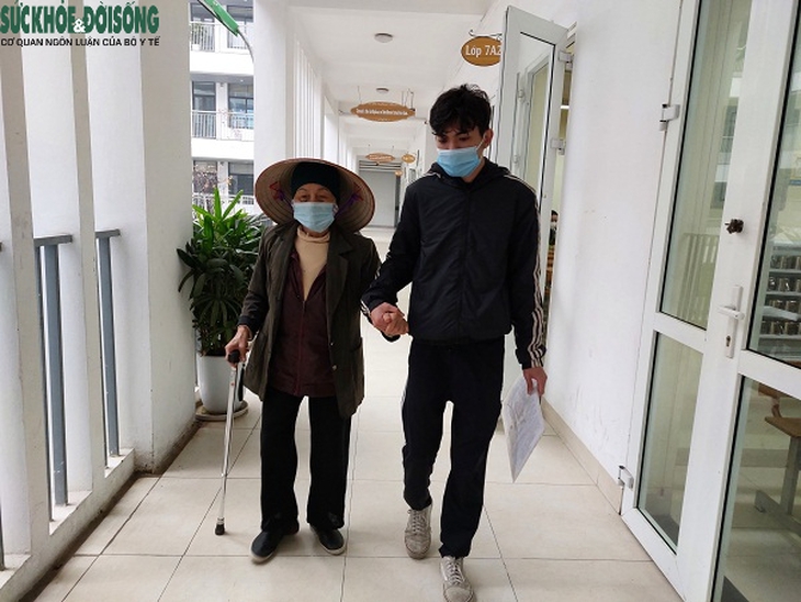 Nhiều phường trên địa bàn TP Hà Nội đẩy nhanh tốc độ tiêm mũi 3 để người dân an toàn đón Tết - Ảnh 13.