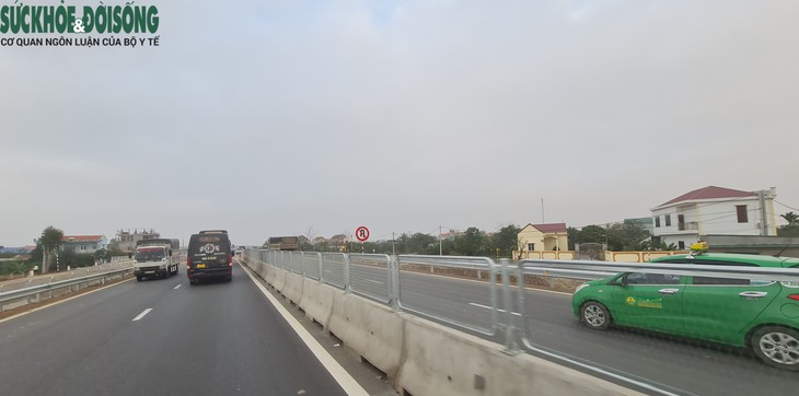 Hàng nghìn phương tiện đi ngược chiều trên cao tốc Cao Bồ - Mai Sơn trước ngày thông xe - Ảnh 3.