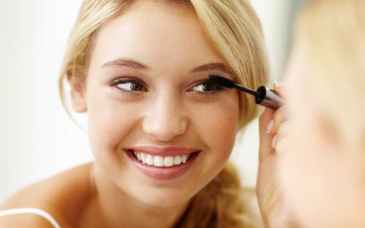 Mách bạn tips trang điểm lâu trôi, rạng rỡ cả ngày