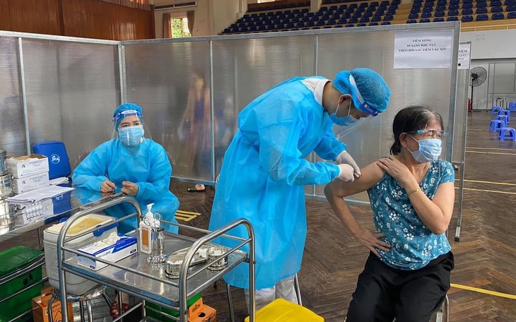Cần biết: Những phản ứng sau tiêm vaccine phòng COVID-19 hay gặp ở người cao tuổi 