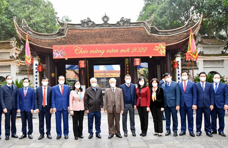 Tổng Bí thư Nguyễn Phú Trọng dâng hương tưởng niệm các bậc tiên đế triều Lý tại đền Đô - Ảnh 4. Tổng Bí thư Nguyễn Phú Trọng dâng hương tưởng niệm các bậc tiên đế triều Lý tại đền Đô - Ảnh 4.
