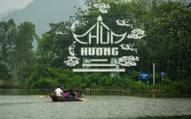 Dịch COVID-19 phức tạp, Hà Nội tạm dừng Lễ hội Chùa Hương