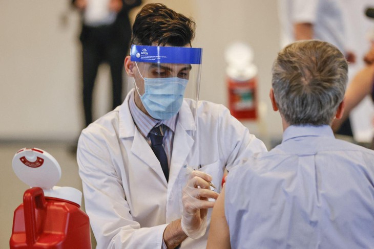 Mũi 3 vaccine Pfizer hiệu quả chống Omicron trong bao lâu? - Ảnh 4.