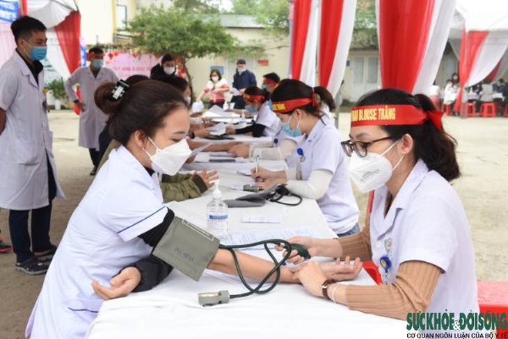 Nghệ An: Hơn 700 đơn vị máu thu được tại ngày hội “Giọt hồng blouse trắng”  - Ảnh 2.