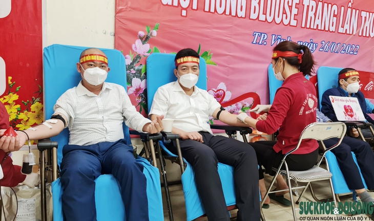 Nghệ An: Hơn 700 đơn vị máu thu được tại ngày hội “Giọt hồng blouse trắng”  - Ảnh 5.