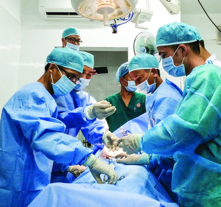 Một ca phẫu thuật được thực hiện trên đảo Trường Sa.