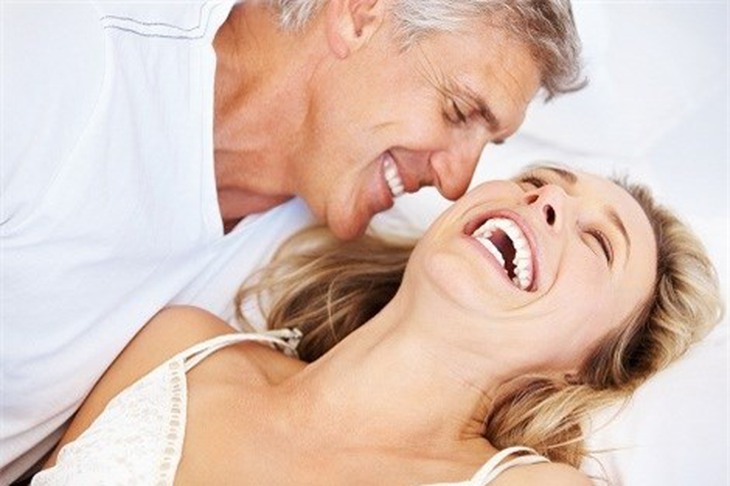 Tuổi càng lớn, con người càng có xu hướng muốn gần nhau hơn trong đó bao gồm cả mong muốn một đời sống tình dục có chất lượng.