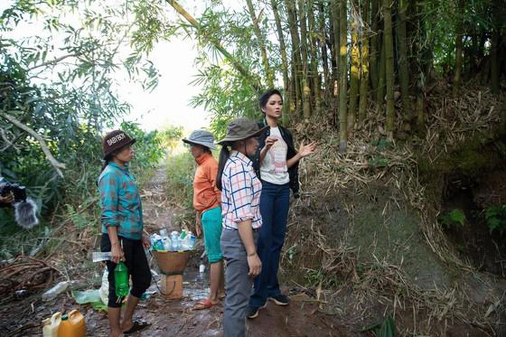 photo-1643306879106