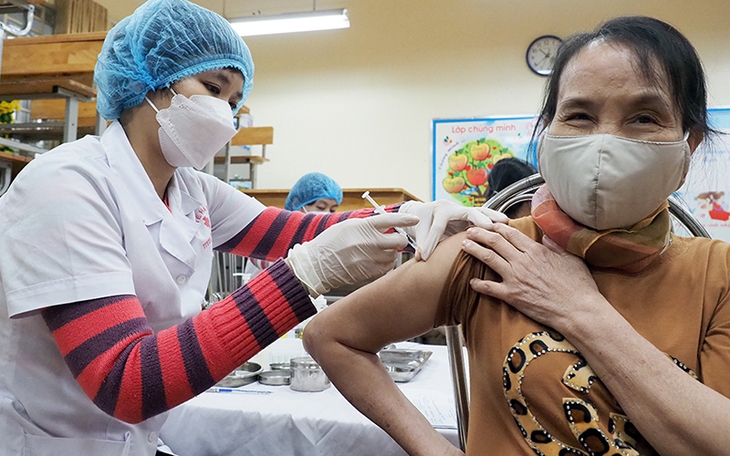 "Tạm gác Tết" ngành y bước vào chiến dịch tiêm chủng vaccine thần tốc mùa Xuân năm 2022 