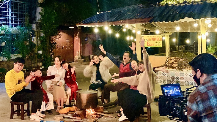 ‘Thương ngày nắng về’ ngoại truyện: 'Phi công' Duy đi sắm Tết cho chị đẹp Vân Trang - Ảnh 3.