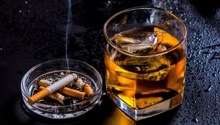 Ngày Tết nói chuyện tác động của rượu bia tới sức khỏe thị giác của bạn - Ảnh 6. Ngày Tết nói chuyện tác động của rượu bia tới sức khỏe thị giác của bạn - Ảnh 6.