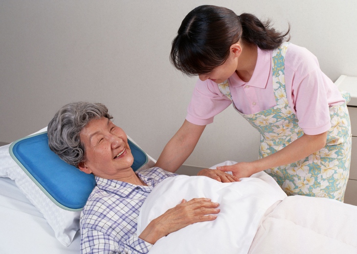 Các cụ già thường bị sa sút trí tuệ, vì vậy để hạn chế bằng cách cần tăng cường tương tác