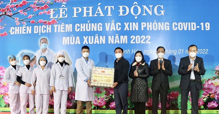 Thanh Hóa: Phát động chiến dịch tiêm chủng vaccine phòng COVID-19 mùa Xuân 2022. - Ảnh 2. Thanh Hóa: Phát động chiến dịch tiêm chủng vaccine phòng COVID-19 mùa Xuân 2022. - Ảnh 2.