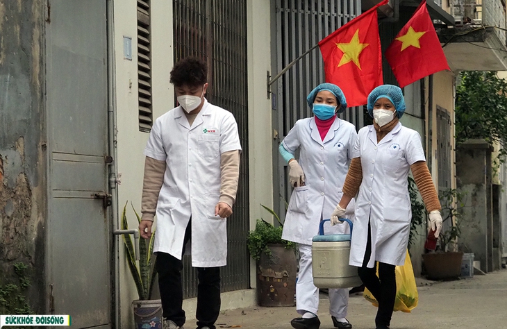 Chung tay cùng chiến dịch tiêm chủng "xuyên" tết để đảm bảo bao phủ mũi 3 cho người dân yên tâm đón năm mới - Ảnh 2.