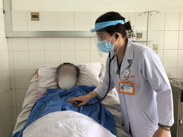 Tết sum vầy với bệnh nhân COVID-19 đặc biệt nguy kịch - Ảnh 3. Tết sum vầy với bệnh nhân COVID-19 đặc biệt nguy kịch - Ảnh 3.
