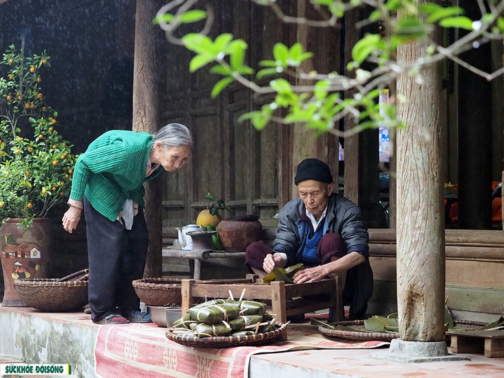 Phong tục gói bánh chưng ngày Tết - Ảnh 2.