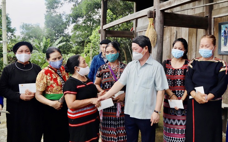 Thủ tướng Chính phủ chỉ đạo Ủy ban Dân tộc thực hiện các chính sách chăm lo cho đồng bào dân tộc thiểu số dịp Tết Nguyên đán Nhâm Dần