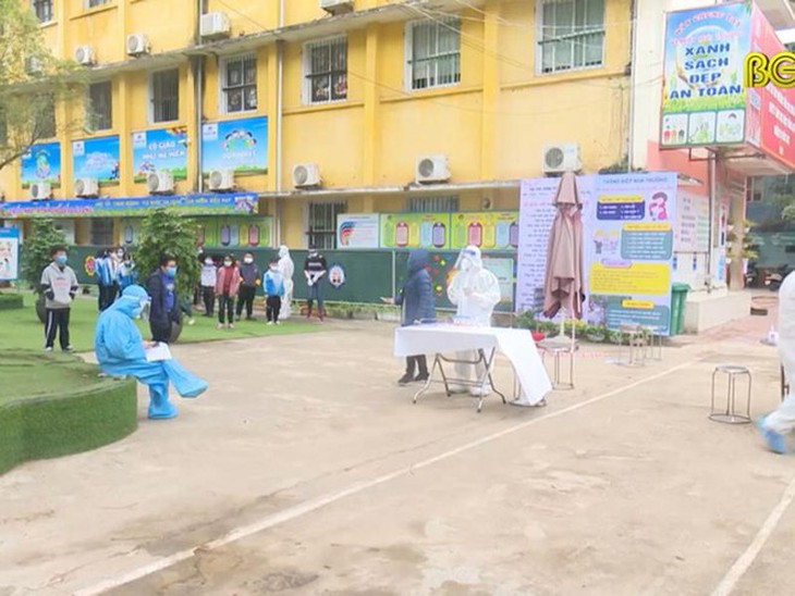 Bắc Giang ghi nhận gần 200 F0 liên quan đến giáo viên nước ngoài - Ảnh 2. Bắc Giang ghi nhận gần 200 F0 liên quan đến giáo viên nước ngoài - Ảnh 2.