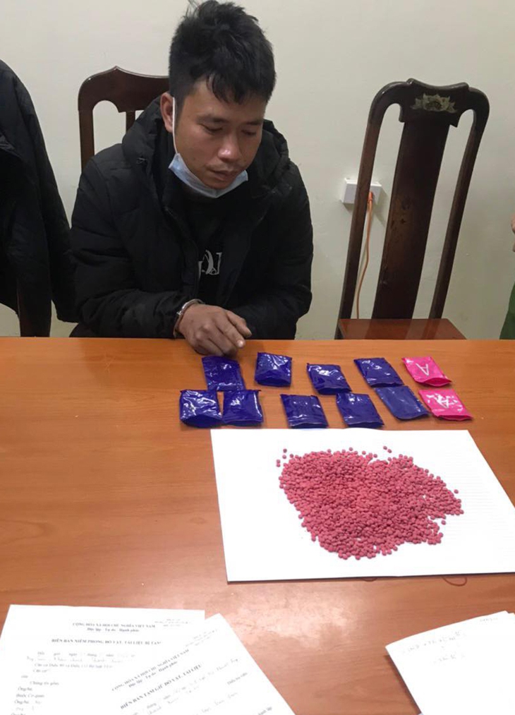 Bắt quả tang đối tượng mua bán, vận chuyển hơn 2.000 viên ma túy - Ảnh 2.