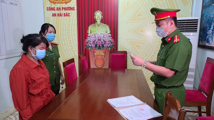 Vỡ nợ do Covid-19, bảo mẫu làm giả sổ đỏ vay gần 1,4 tỉ đồng - Ảnh 1.