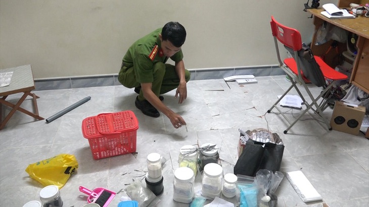 Công an khám nghiện hiện trường một vụ nổ do chế tạo pháo