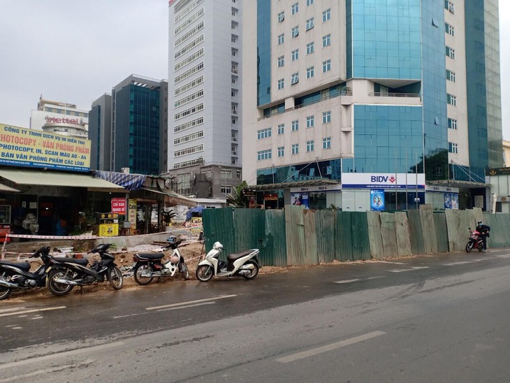Cầu Giấy: Đoạn đường gần 200m, 8 năm làm không xong, Chủ tịch Hà Nội Chu Ngọc Anh có biết? - Ảnh 1. Cầu Giấy: Đoạn đường gần 200m, 8 năm làm không xong, Chủ tịch Hà Nội Chu Ngọc Anh có biết? - Ảnh 1.