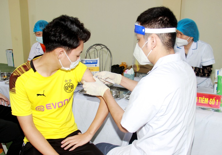Số ca mắc COVID-19 ở Hà Nam tiếp tục tăng, xây dựng kịch bản ứng phó với biến thể mới Omicron - Ảnh 3.